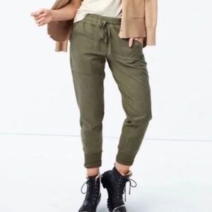 CAbi Marathon Jogger: Size Large